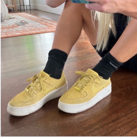 Nike AF1s midform yellow - Picture 2 of 8